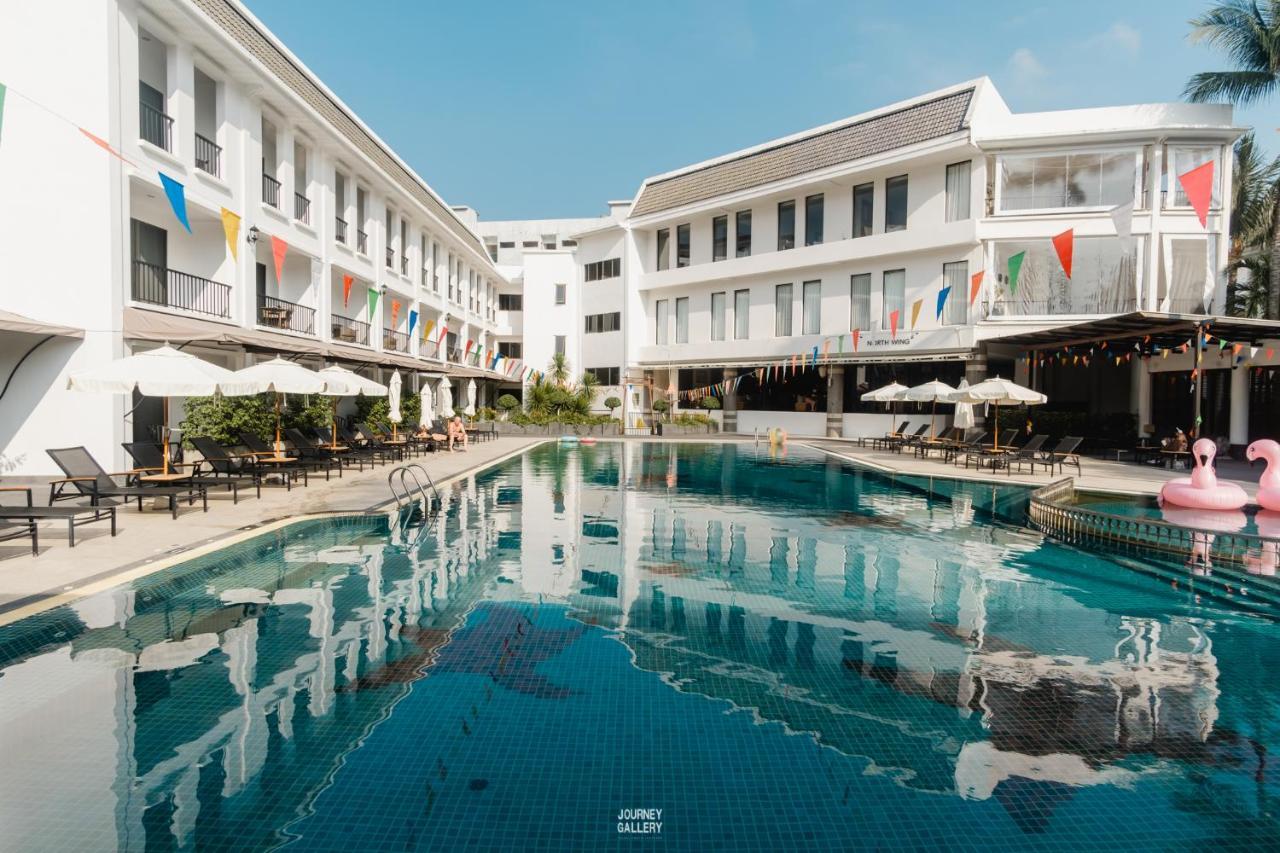 Sawaddi Patong Resort & Spa By Tolani - Sha Extra Plus Exterior foto